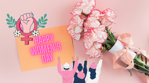 Strauß Nelken mit rosa Schleife neben orangem Zettel mit rosa Schrift 'HAPPY WOMEN'S DAY' und Illustration von drei Frauen mit erhobenen Armen und feministischem Symbol mit erhobener Faust